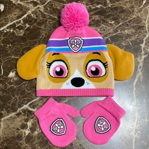 Paw Patrol Skye hat and glove set.